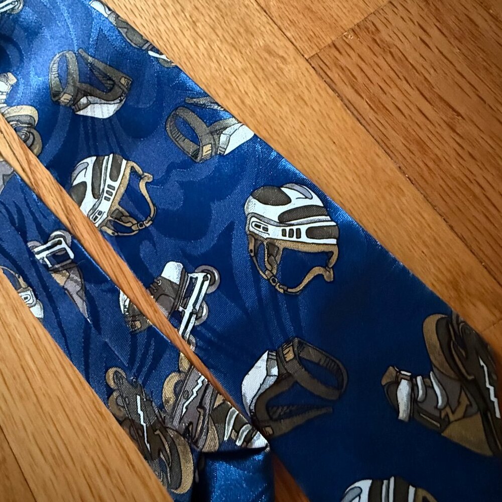 Jordache Concepts Tie ~ Rollerblade & Helmets